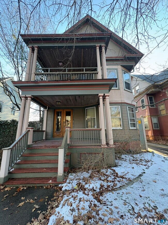 Building Photo - 792 Elm St