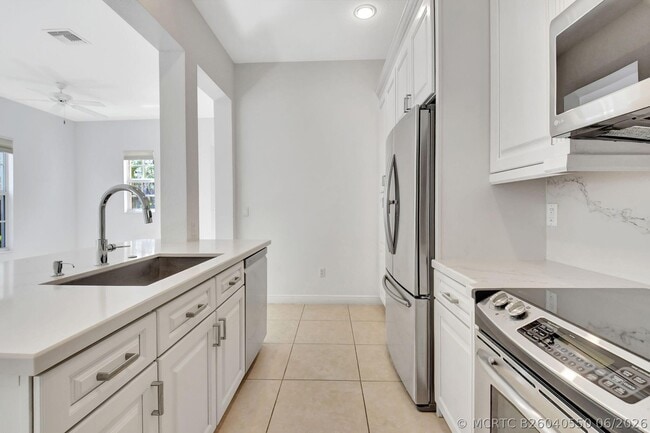 Building Photo - 838 NW 83rd Ln
