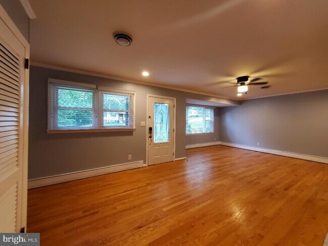 Building Photo - 4802 S Haven Dr