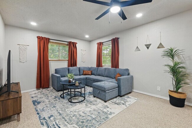 Building Photo - 5830 Jester Dr