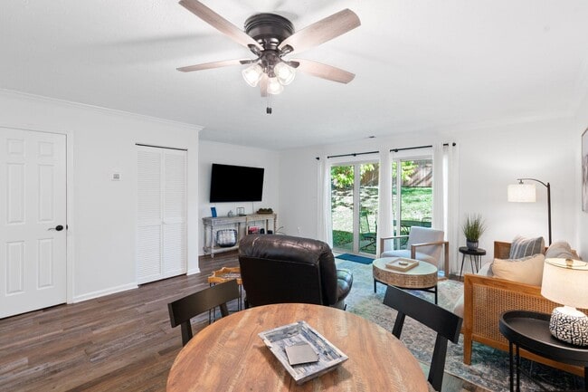 Building Photo - 747 Spring Meadows Dr