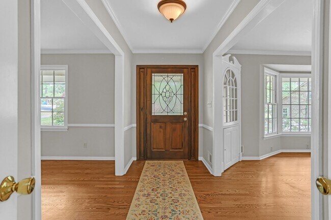 Building Photo - Prestigious Dunwoody Georgia