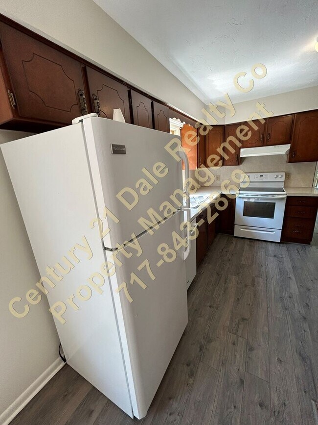 Building Photo - Gorgeous 4 Bedroom Home located in Northeastern School District with a 2 Car Garage