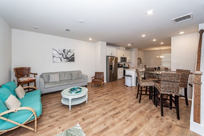 Building Photo - 4 Bedroom, 3.5 Bathroom Townhome in The Marshes at Cooper River - Charleston