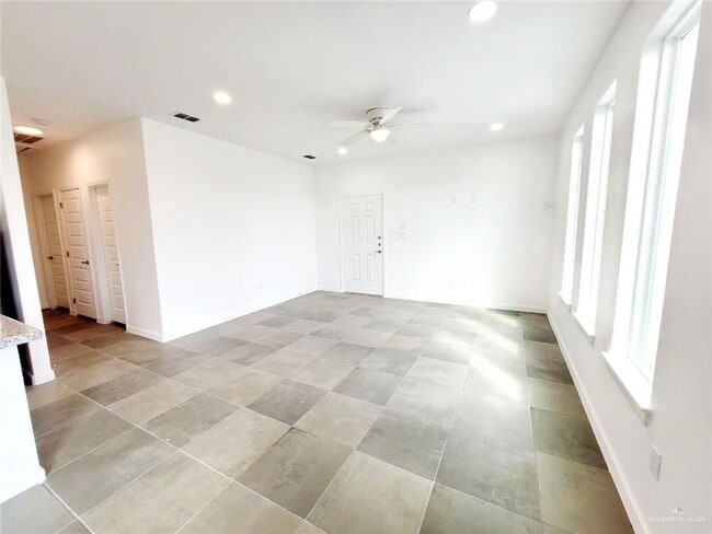 Building Photo - 19 Bella Costa Dr