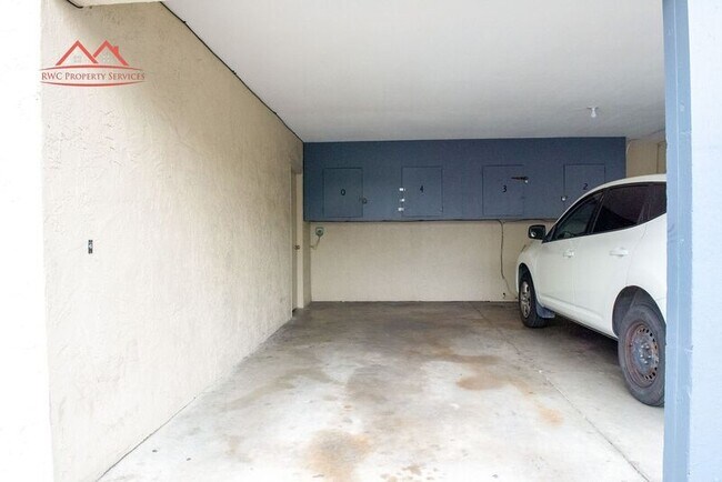 Building Photo - 3820 Moorpark Ave