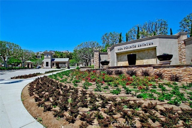 Building Photo - 12 San Remo
