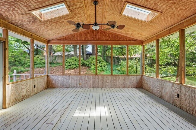 Building Photo - 435 Stonebridge Dr