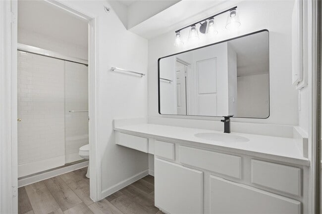 Building Photo - 501 W 26th St