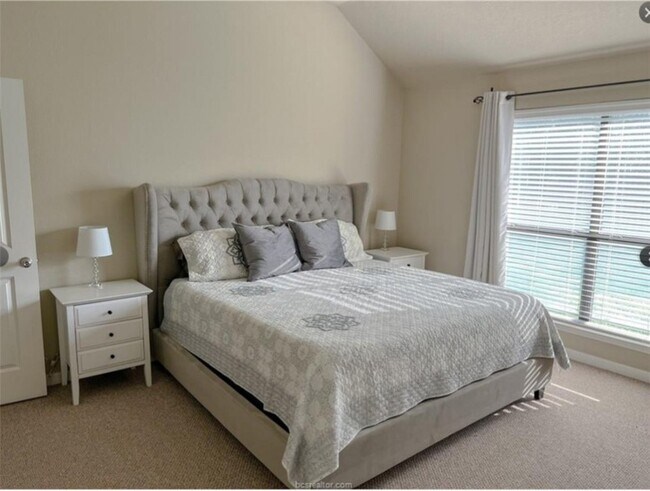 Building Photo - 244 Fieldstone Pl