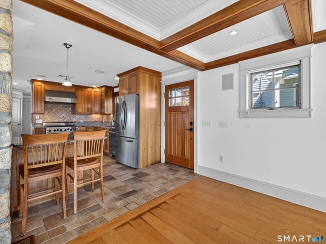 Building Photo - 4 Point Rd