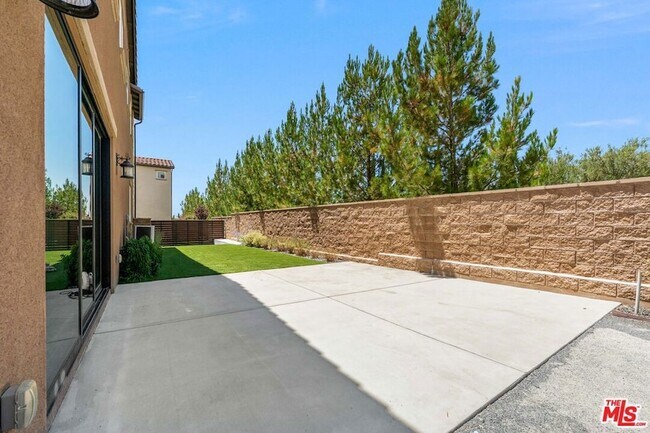 Building Photo - 20705 Butternut Cir