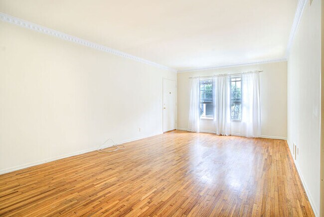 Building Photo - 415 San Vicente Blvd