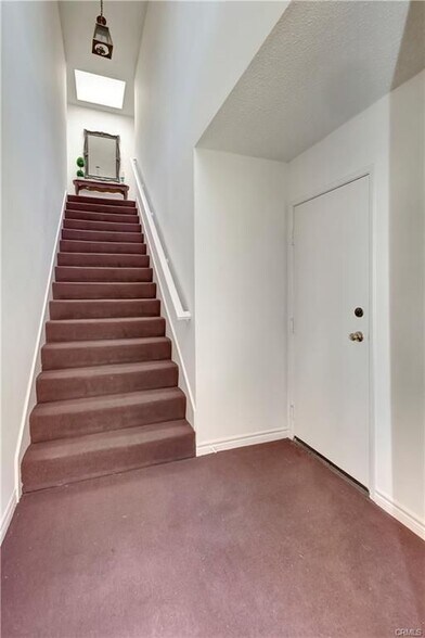 Building Photo - 25245 Tanoak Ln
