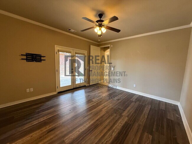 Building Photo - 6008 S Fannin St