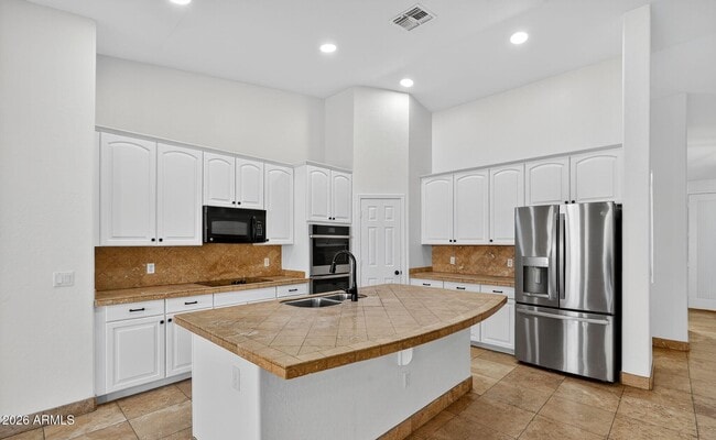 Building Photo - 7742 E Los Gatos Dr