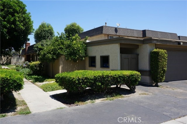 Building Photo - 2015 E Saddlewood Ln