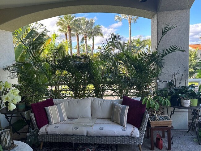 Building Photo - 2 bedroom 2 bath with a view at Palms of W...