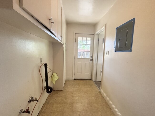 Building Photo - 80 400 S
