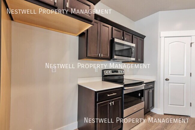 Building Photo - 1562 W State Rd