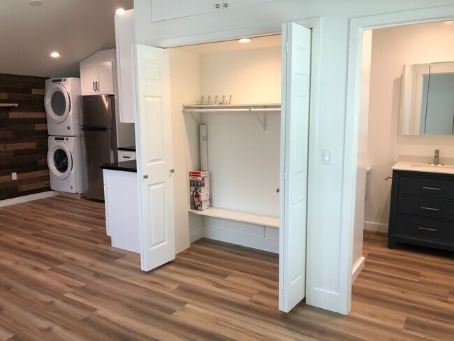 Building Photo - 7539 Royer Ave