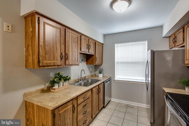 Building Photo - 3570 Lowlen Ct