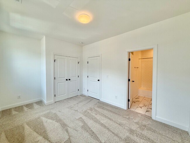 Building Photo - 4821 Gossamer Ln