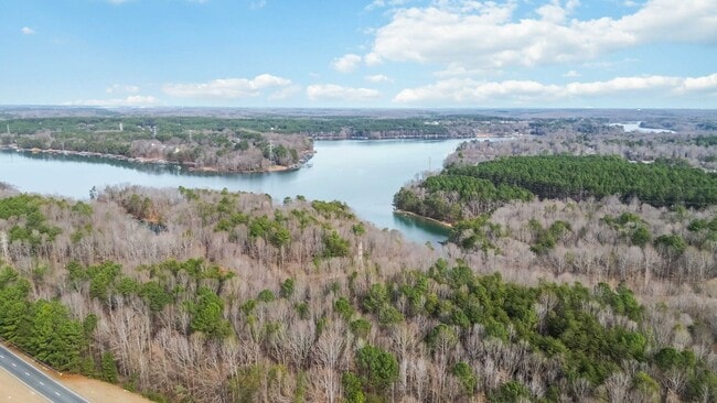 Building Photo - Beautiful Home just minutes from Mountain Island lake