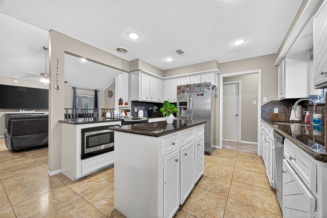 Building Photo - 4006 Dover St