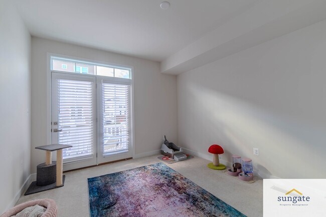 Building Photo - 100 Matisse Pl