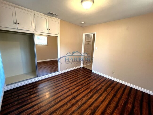 Building Photo - 227 W Cummings St