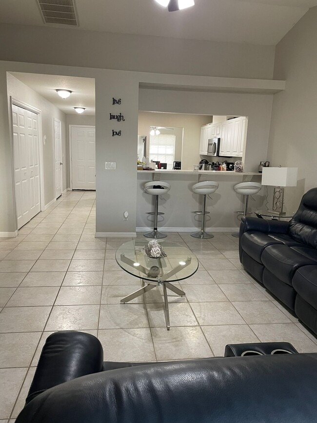 Building Photo - 419 SW 4th St