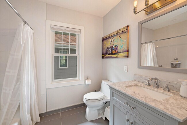 Building Photo - 4445 N Frederick Ave