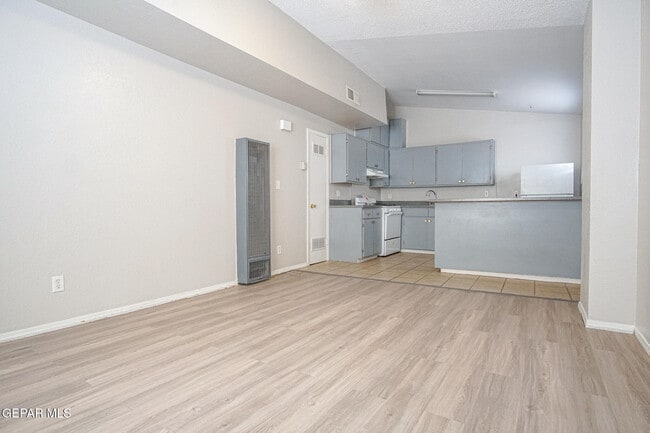 Building Photo - 3403 Pershing Dr