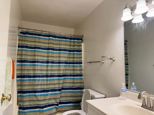 Building Photo - Townhouse in the popular Pheasant Run comm...