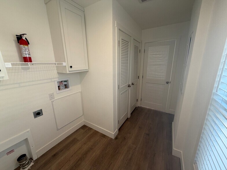 Building Photo - 501 E Ray Rd