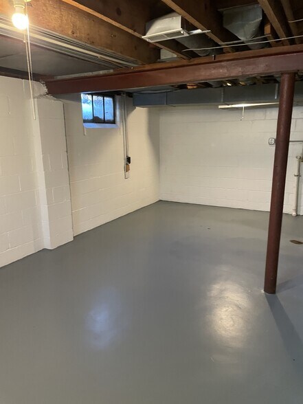 lower level utility room - 2522 Hancock St