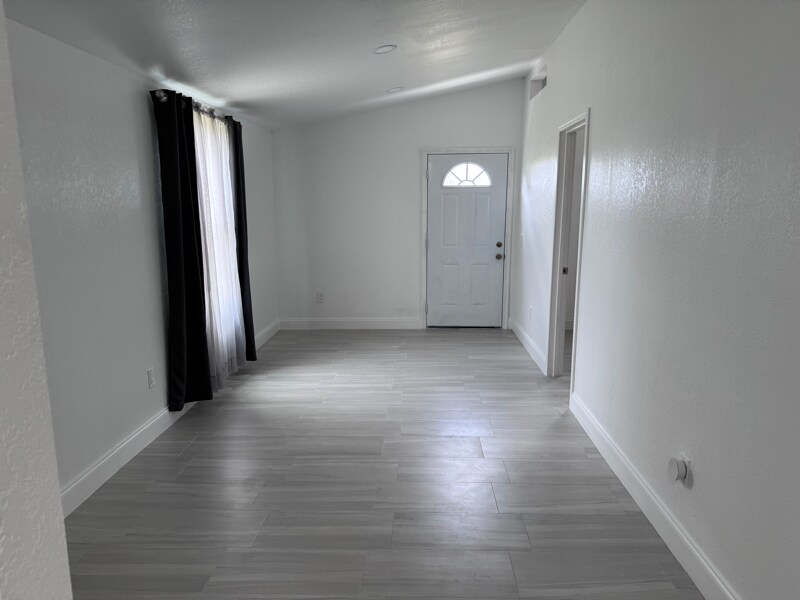 Building Photo - 3921 S 70th St
