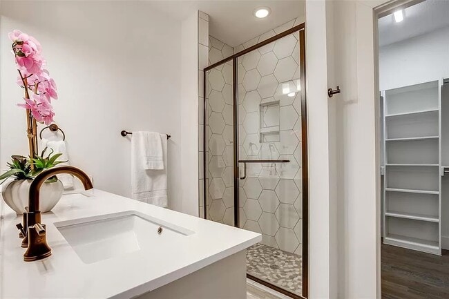 Building Photo - 4710 Virginia Ave