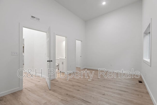 Building Photo - 218 Reda Ln