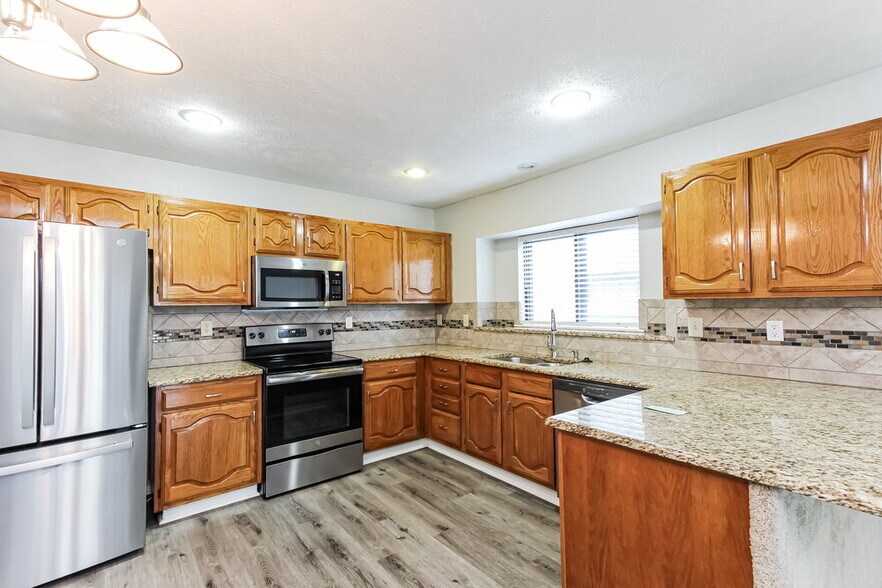Building Photo - 1435 Colborne Dr