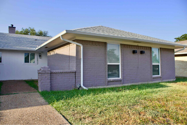 Building Photo - 15837 El Estado Dr