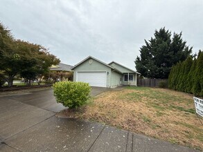 Building Photo - 3 Bedroom Single Story Home on Dead End St...