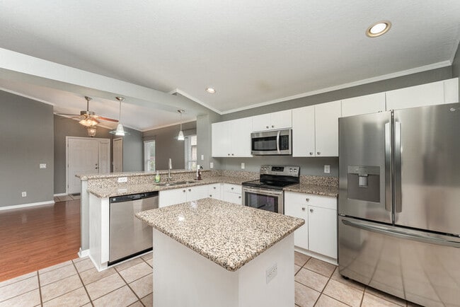 Building Photo - Home For Rent in Rivercrest!