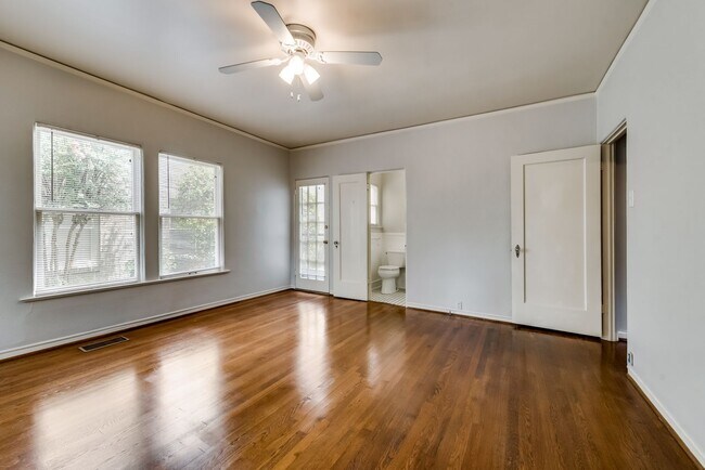 Building Photo - 4208-10 Normandy AVE