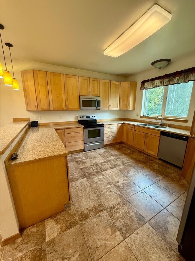 Building Photo - 2175 Chateau Ct