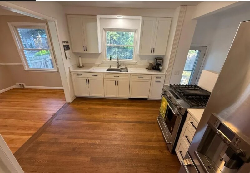 Building Photo - 2865 Central St