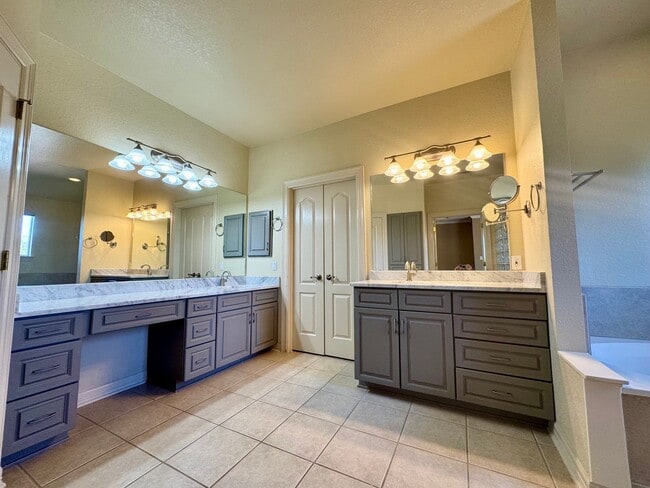 Building Photo - *COMING SOON* Luxurious 2-Story Home in Gated Stone Oak Community – Pool & Lawn Care Included