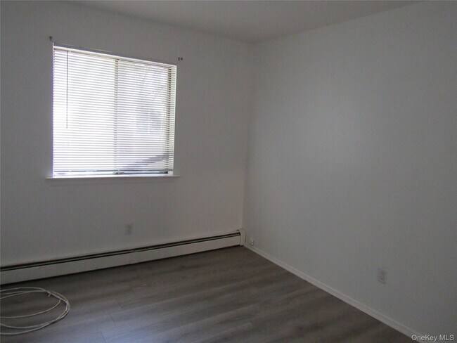 Building Photo - 7 N James St