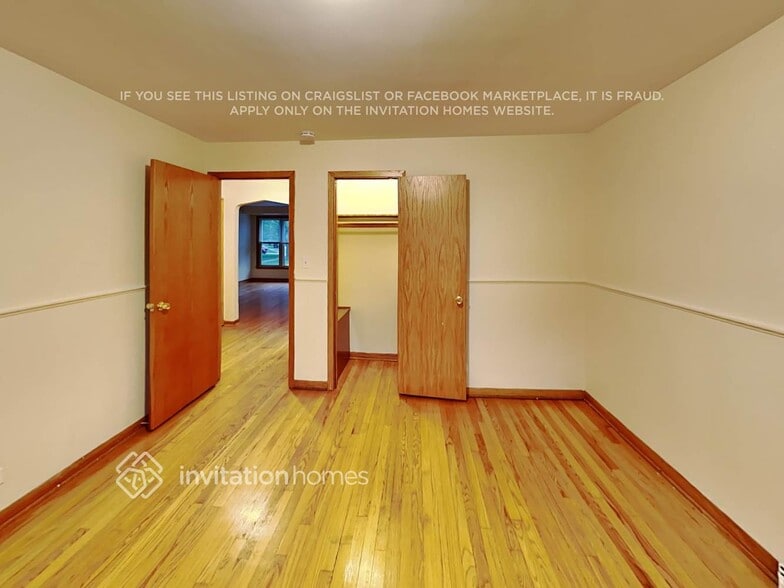 Building Photo - 10933 S Tripp Ave